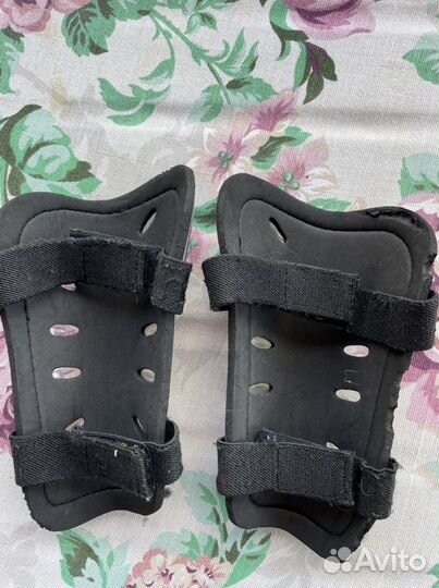 Щитки футбольные детские Larsen