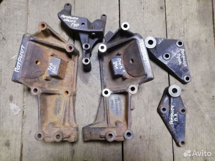 UAZ 3163 Patriot Кронштейн