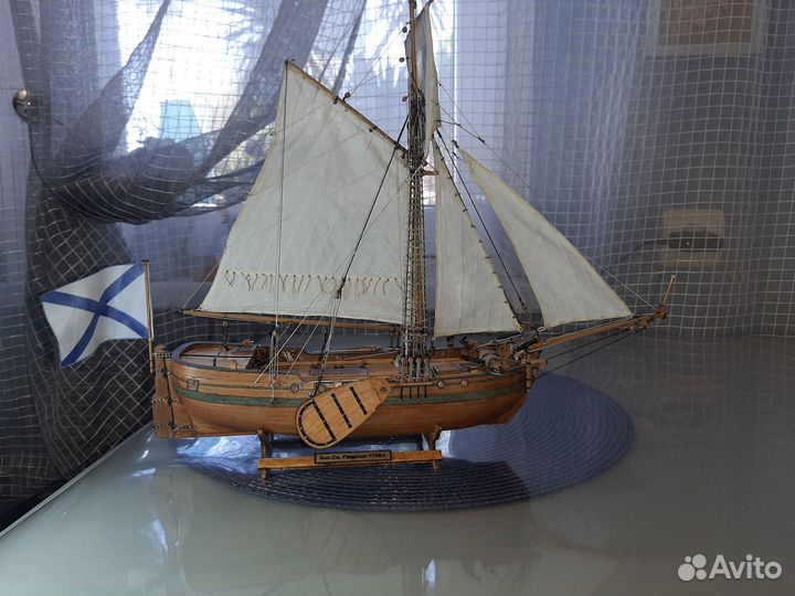 Модель деревянного парусника