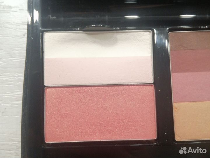 Палетка с косметикой Мэри Кэй