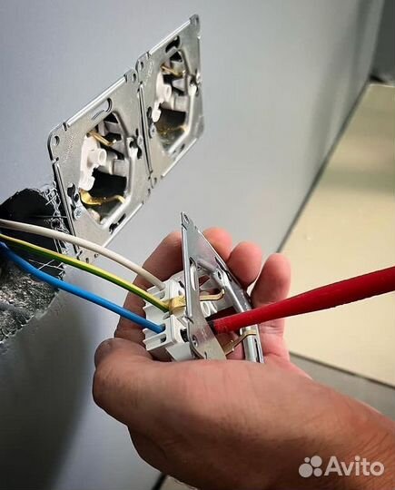 Электрик. Опытный профессионал