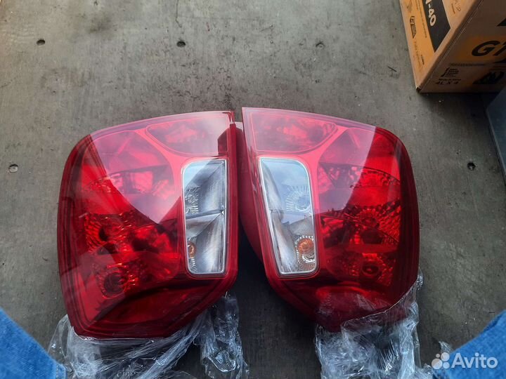 Задний фонарь левый и правый Шевроле лачетти б/у