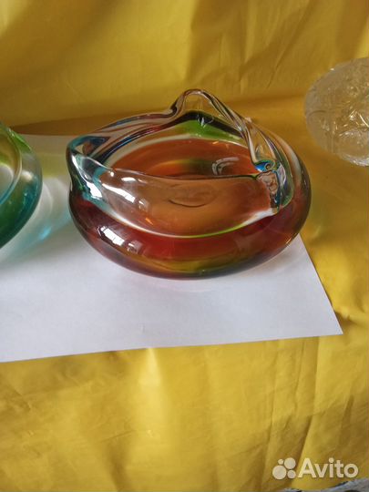 Хрустальная пепельница и цветное стекло