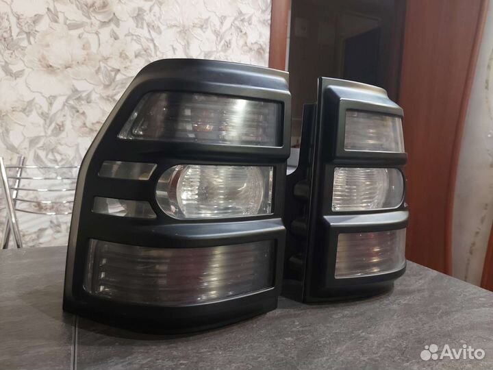 Задние оригинальные фонари паджеро 4 с накладками