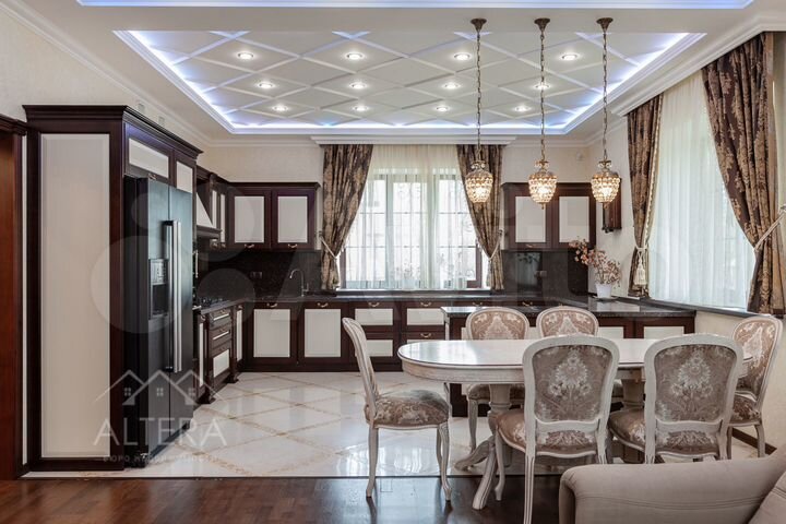 Коттедж 377 м² на участке 9 сот.