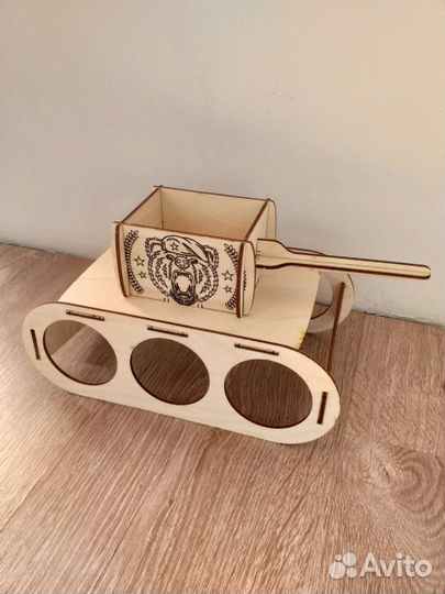 Танк деревянный / подарок / подставка для бутылок