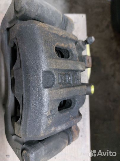 Супорта mitsubishi pajero/montero sport 1