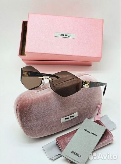 Солнцезащитные очки miu miu