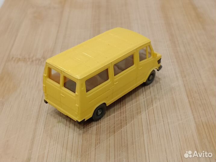 Mercedes-Benz T1 (1977-1995), жёлтый