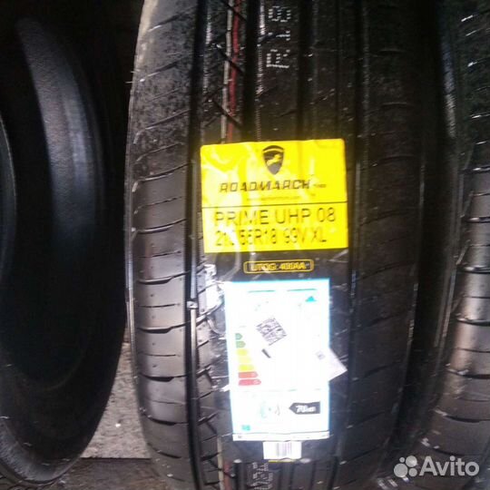 Roadmarch Prime UHP 08 215/55 R18