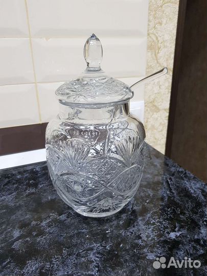 Хрустальная емкость для напитков