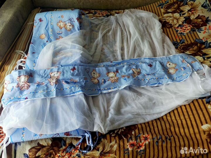 Бортики в детскую кроватку с балдахином