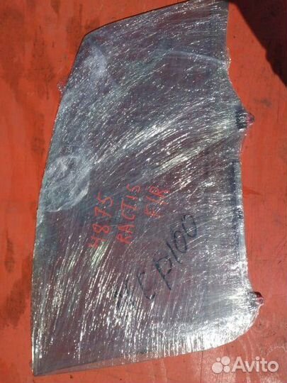 Стекло двери переднее правое Toyota Ractis NCP100