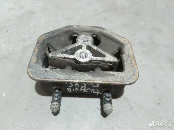 Подушка двигателя передняя правая Zaz Chance седан