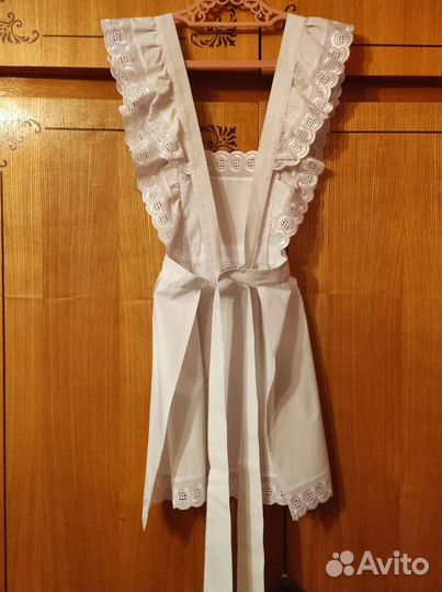 Белый школьный фартук