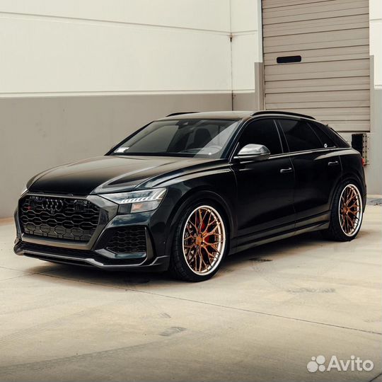 Кованые диски GT Forged R22 5x112 на Audi RSQ8