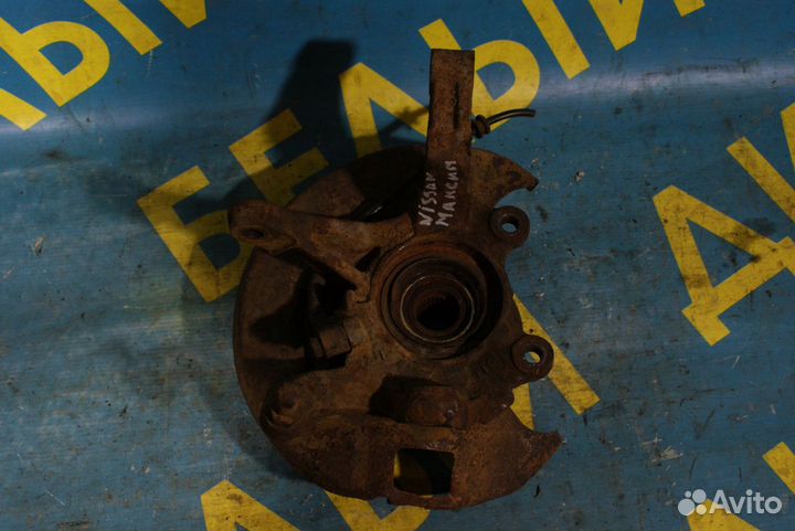 Кулак передний Nissan Maxima a32