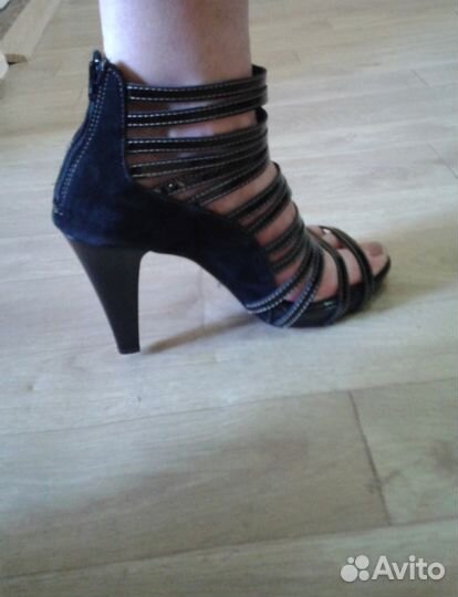 Босоножки кожаные новые