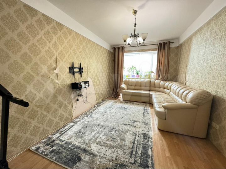 3-к. квартира, 74 м², 3/10 эт.