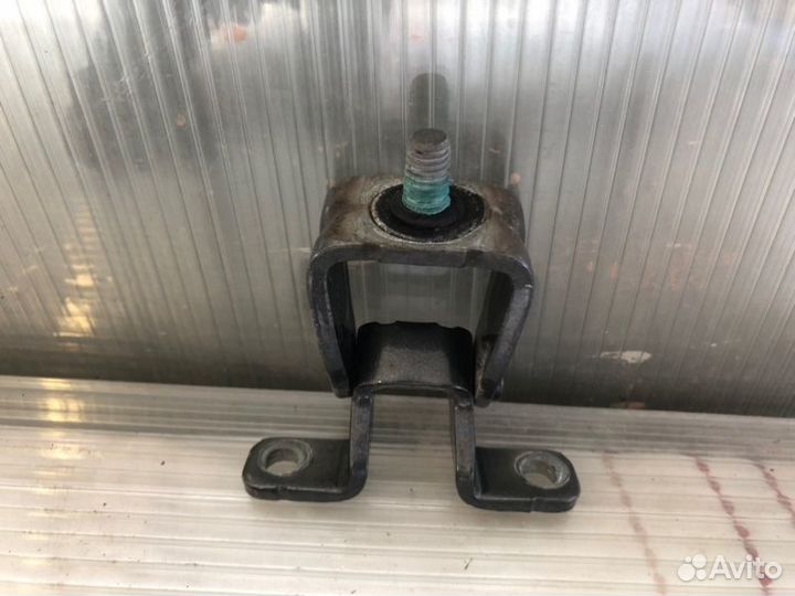 Петля крышки багажника правая Volkswagen Tiguan 1