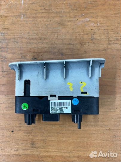 Кнопка открывания багажника Genesis Gv80 1 G6DS