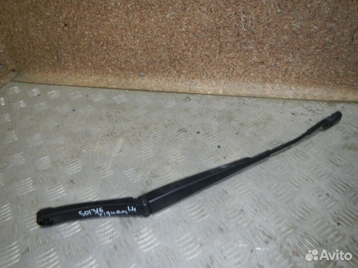 Поводок стеклоочистителя передний левый, Volkswage