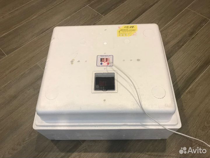 Инкубатор автоматический переворот на 63 яйца