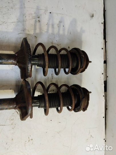 Стойка амортизатора задняя Mazda 626 GD 1989 mazda