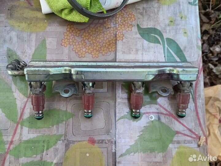 Топливная рампа Nissan Cube