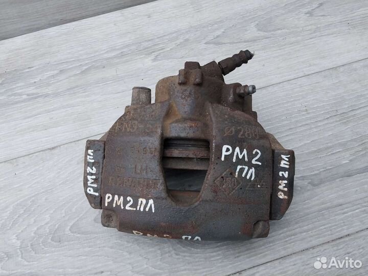 Суппорт передний левый Renault Megan 2