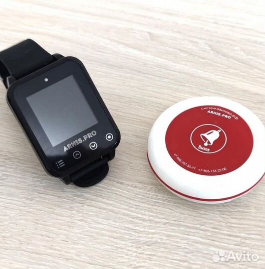 Кнопка вызова персонала и часы в салон красоты