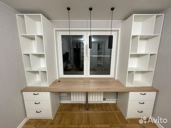 Детская рабочая зона у окна