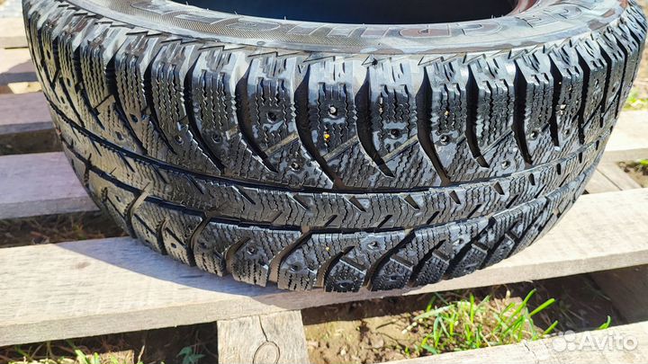 Bridgestone Ice Cruiser 7000 215/60 R16 95T