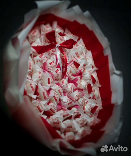 Сладкий букет из конфет Raffaello