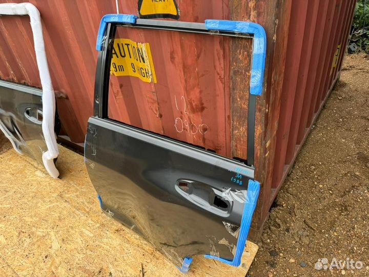 Задняя левая дверь оригинал Toyota Land Cruiser 20
