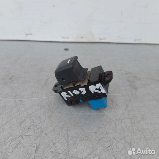 Кнопка стеклоподъемника передняя правая Kia Rio 3