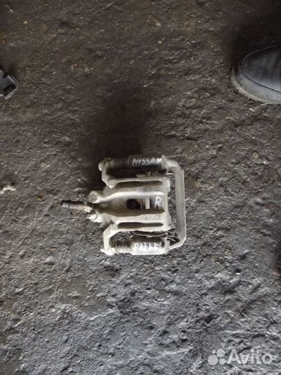 Nissan Pathfinder Патфайндер R51 Суппорт задний R