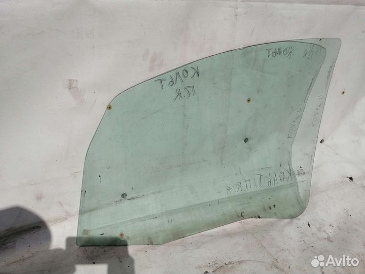 Стекло боковое переднее правое Mitsubishi Colt Z3