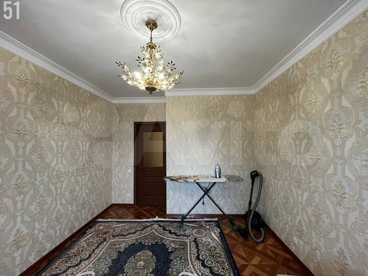 2-к. квартира, 73 м², 1/8 эт.