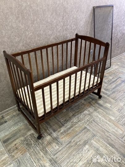 Детская кроватка