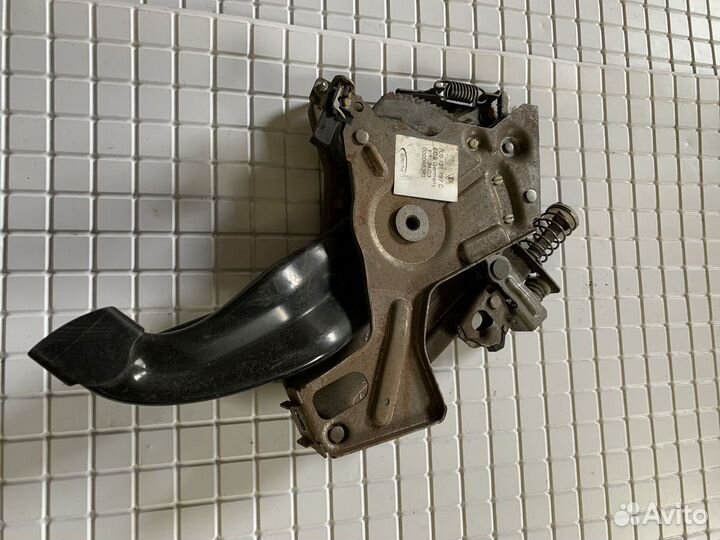 Рычаг стояночного тормоза VW Touareg