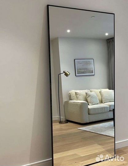 Напольное зеркало