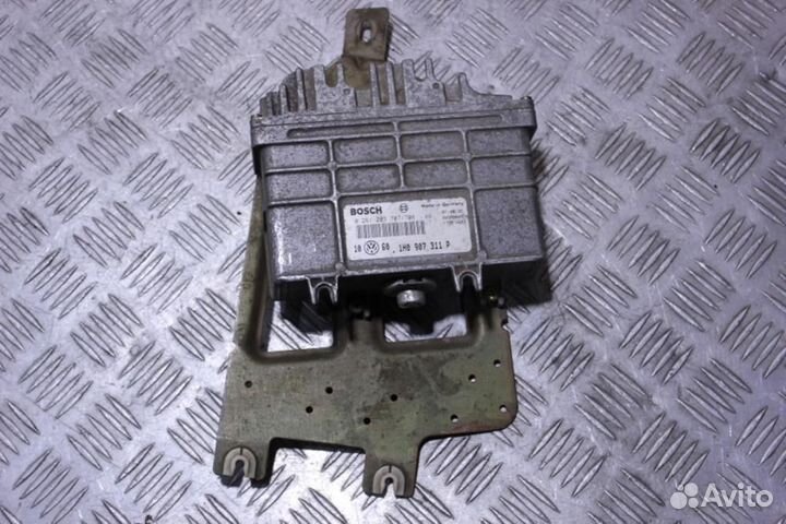 Блок управления двигателем Volkswagen Golf 4