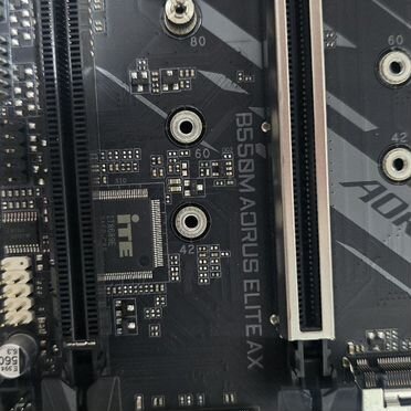 Материнская плата Gigabyte B550M aorus elite AX