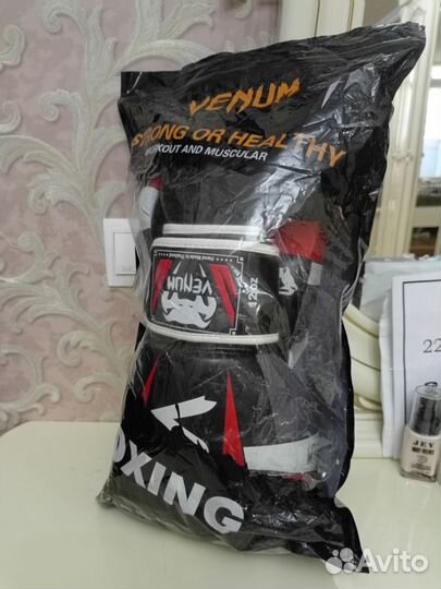 Боксерские перчатки Venum 12 oz