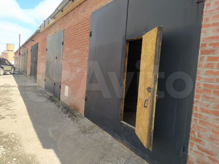 Гараж, > 30 м²