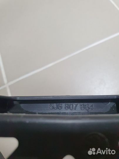 Направляющая заднего бампера правая Skoda Fabia 2