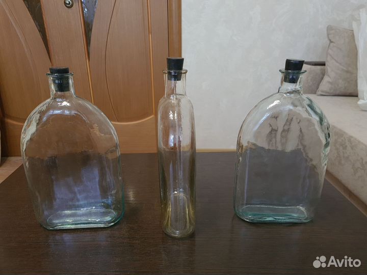 Бутыли стеклянные, пробки
