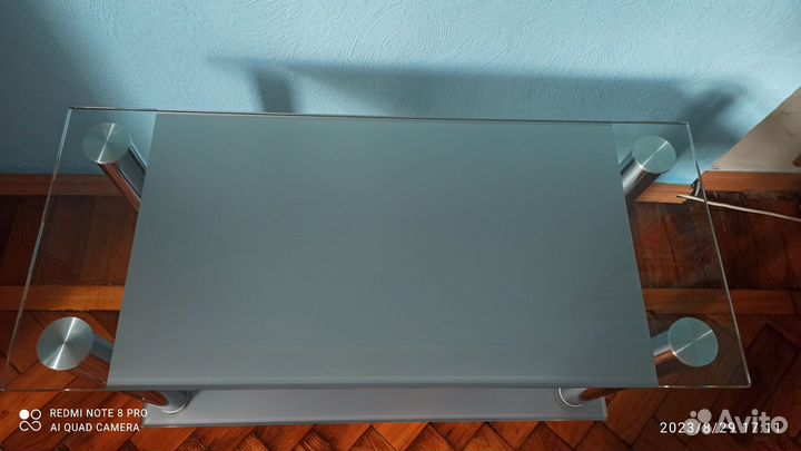 Стеклянный столик