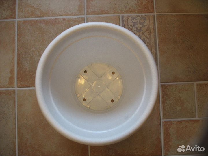 Большой цветочный горшок с поддоном